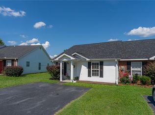 108 Pender Row Cir, Ninety Six, SC 29666