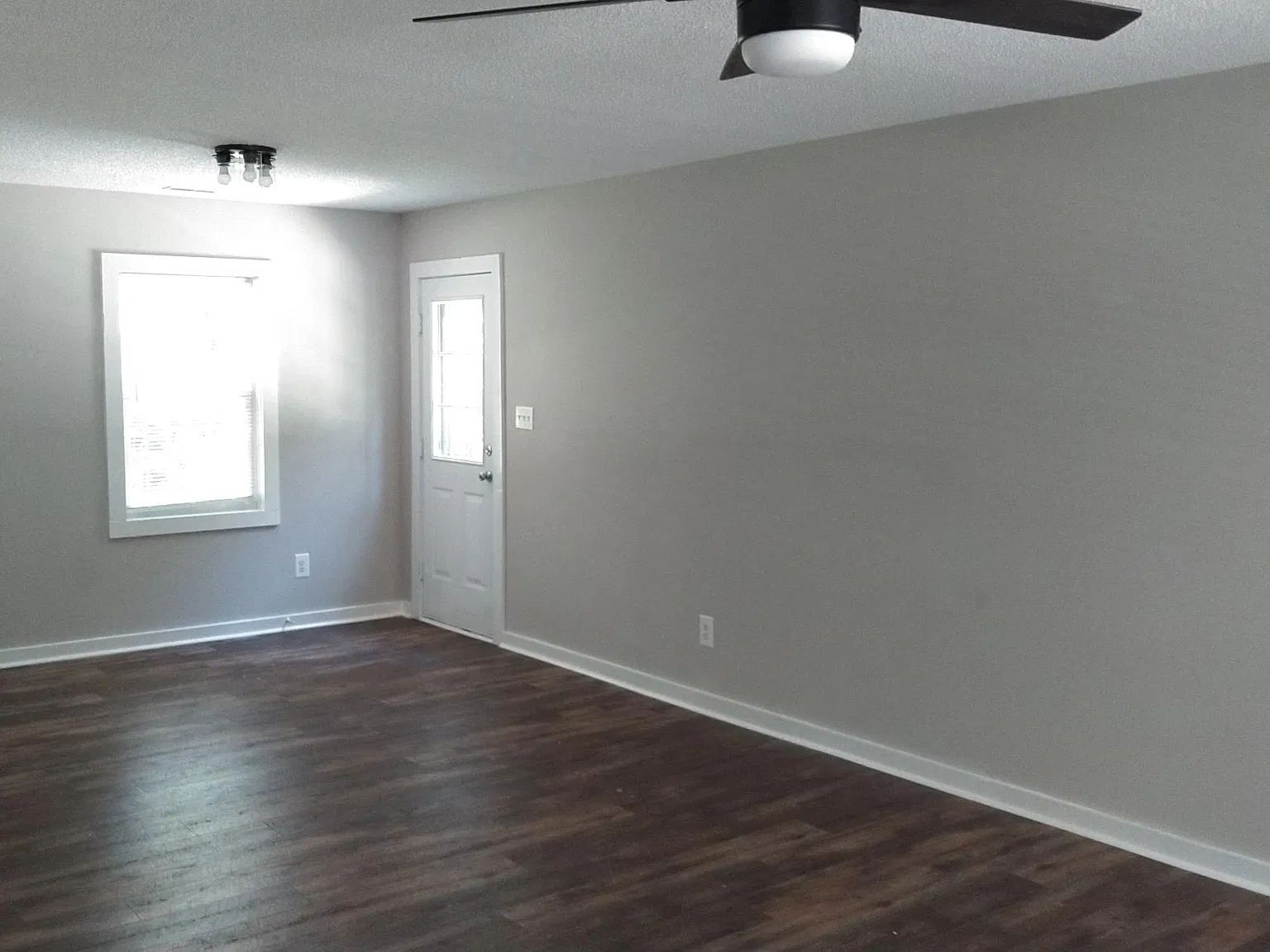 3 bed, $1,575 — Photo 2