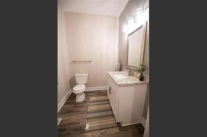 1709 Woodlawn Ave — Photo 15