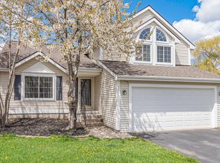 328 Princeton Dr, South Lyon, MI 48178