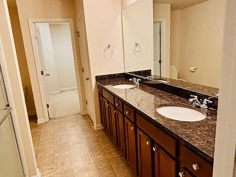411 Chanson Dr — Photo 15