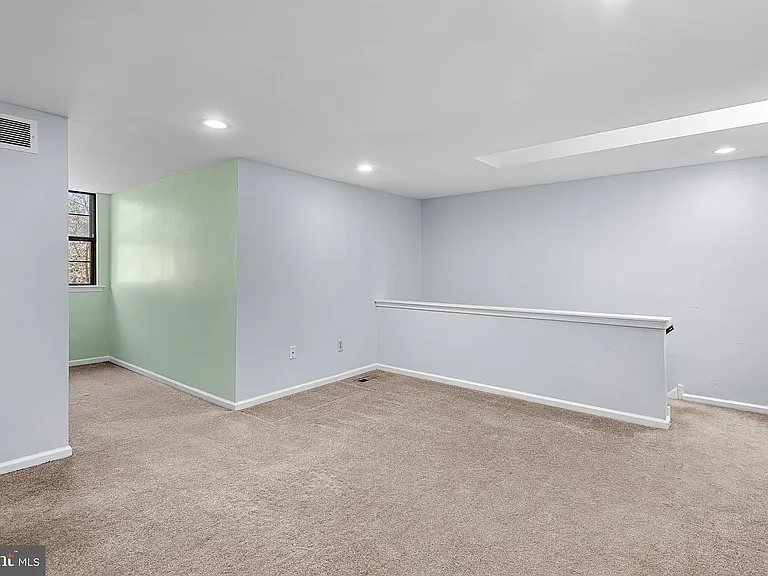 60 Iroquois Ct — Photo 4