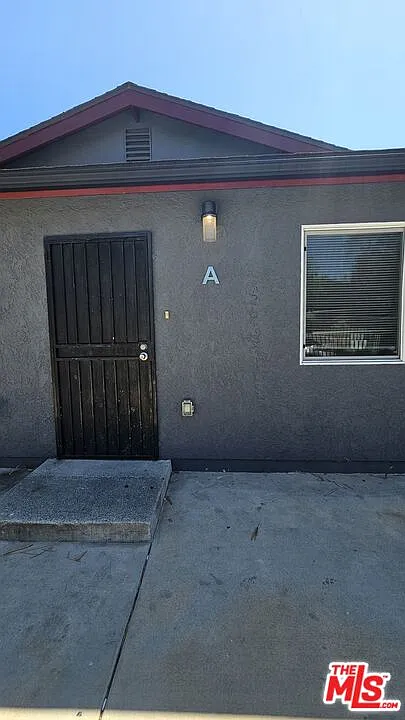 3 bed, 3.0 bath, 1100 sqft, $3,300 — Photo 1