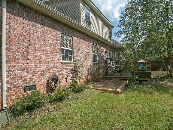 4th image of 427 Carmel Dr