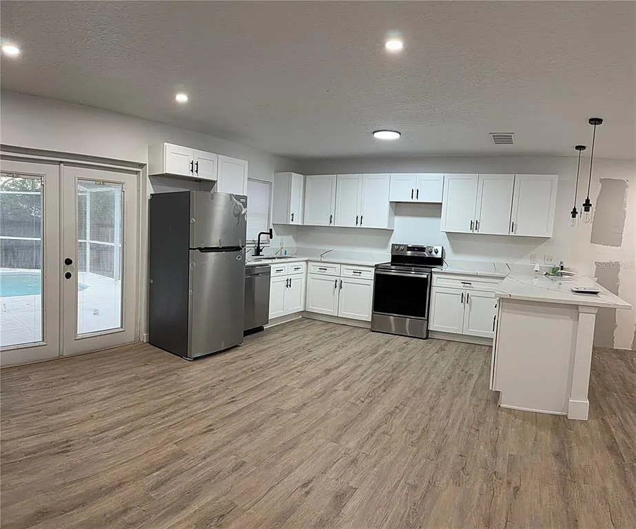 3 bed, 2.0 bath, 1485 sqft, $2,895 — Photo 4