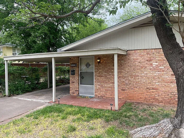 725 Elmwood Dr — Photo 17