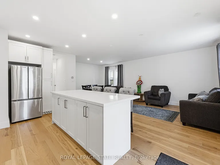 129 Jackson St W — Photo 9