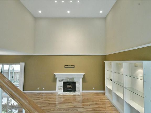 4th image of 2323 Augusta Dr APT 40