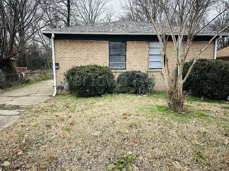 3253 Ford Rd — Photo 2