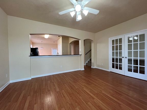 2nd image of 902 Eagle Ave