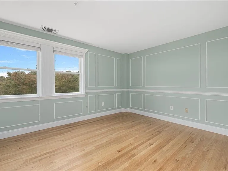 53 Conanicus Ave #3A — Photo 15