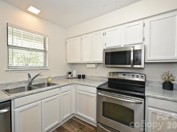 3131 Heathstead Pl, Charlotte, NC 28210