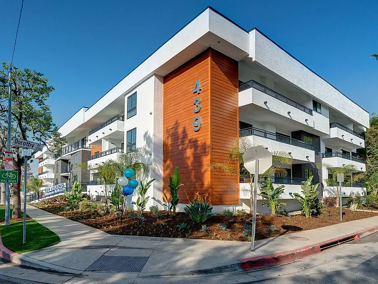 439 Stocker Apartments — Photo 6