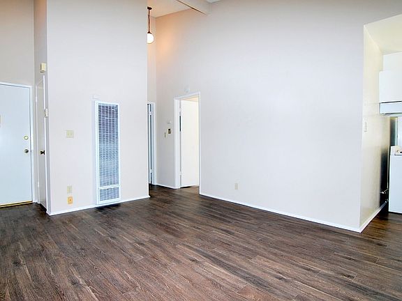 5th image of 2749 E De Soto St #3
