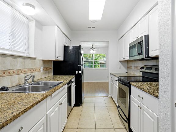 2nd image of 924 Wisteria Way