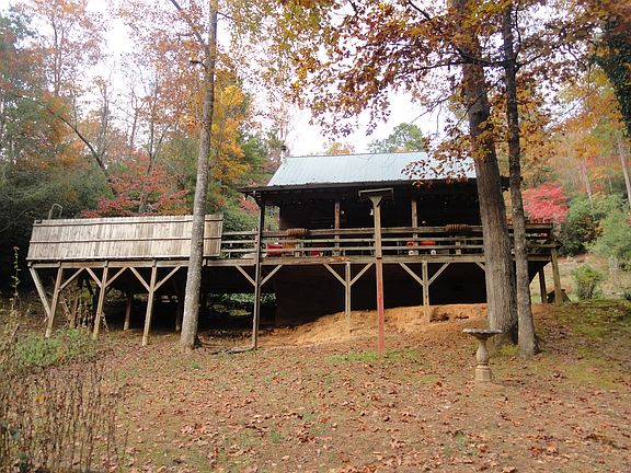 Front of Ceder sided cabin 