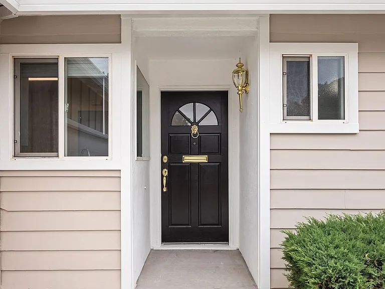 10852 Alderbrook Ln — Photo 2