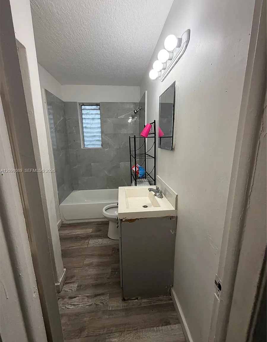 Fulford Heights — Photo 4