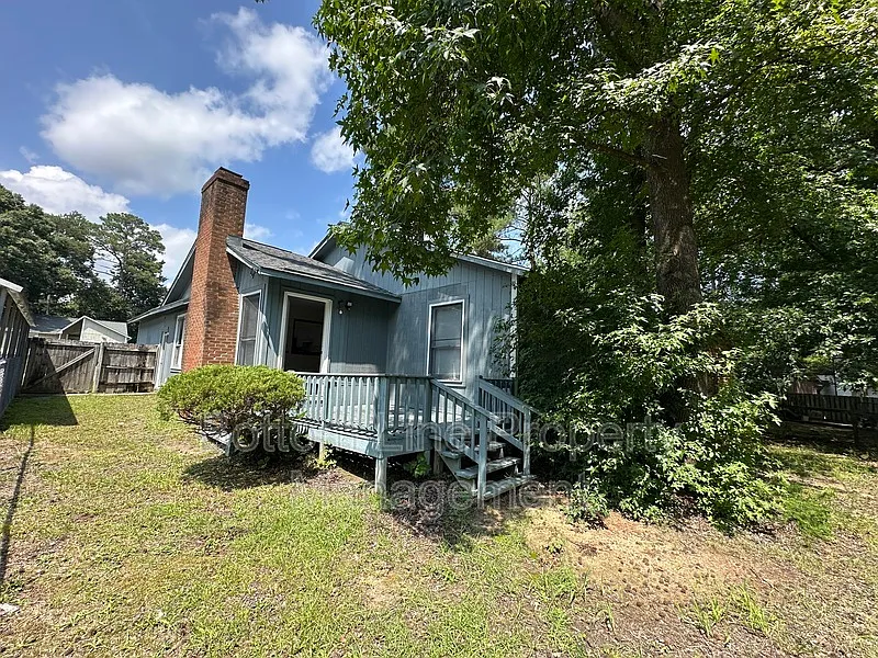 3 bed, 2.0 bath, 1210 sqft, $1,550 — Photo 2