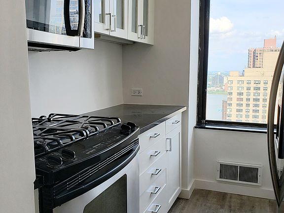 3rd image of 300 E 93rd St APT 32D