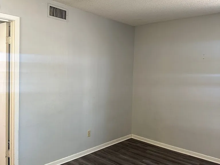 400 Johnson Dr — Photo 21