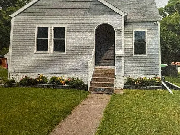 704 W 13th St, Sterling, IL 61081
