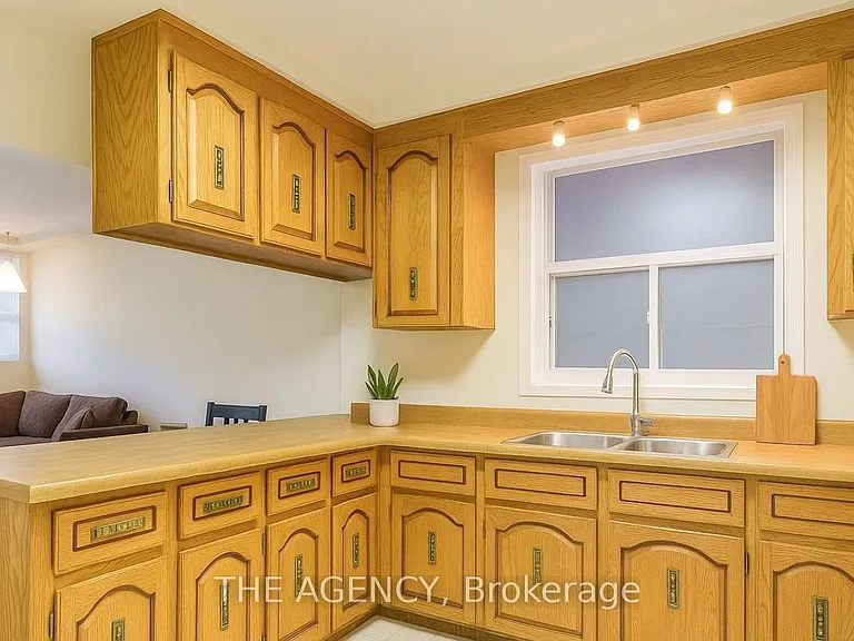 75 Keele St #1 — Photo 6