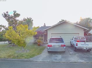607 Corona Loop Rd, Roseburg, OR 97471