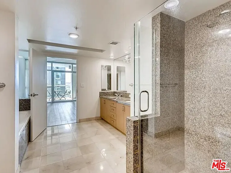 13700 Marina Pointe Dr #1225 — Photo 18