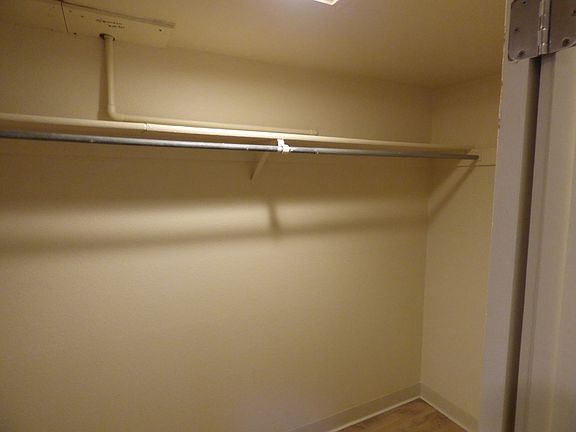 4th image of 609 Terry St APT A