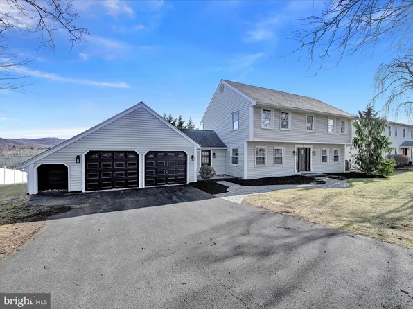 35 Estates Dr, Reading, PA 19606