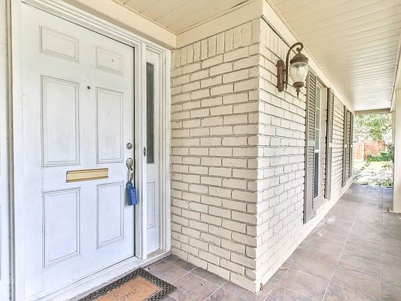 3rd image of 3839 Sun Valley Dr