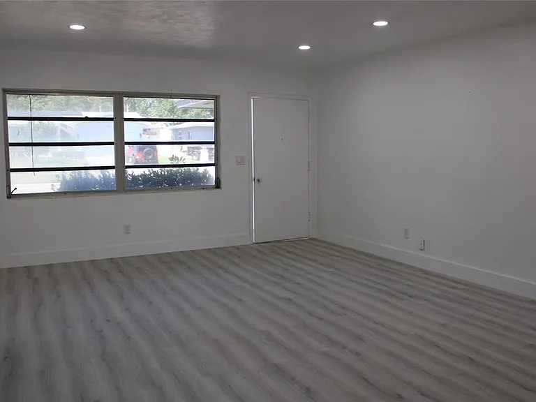 1523 S Fredrica Ave — Photo 2