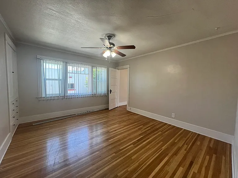 2821 Lincoln Ave — Photo 5