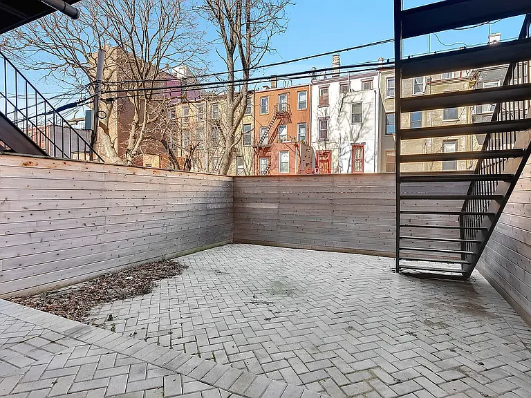 125 Halsey St #1 — Photo 2