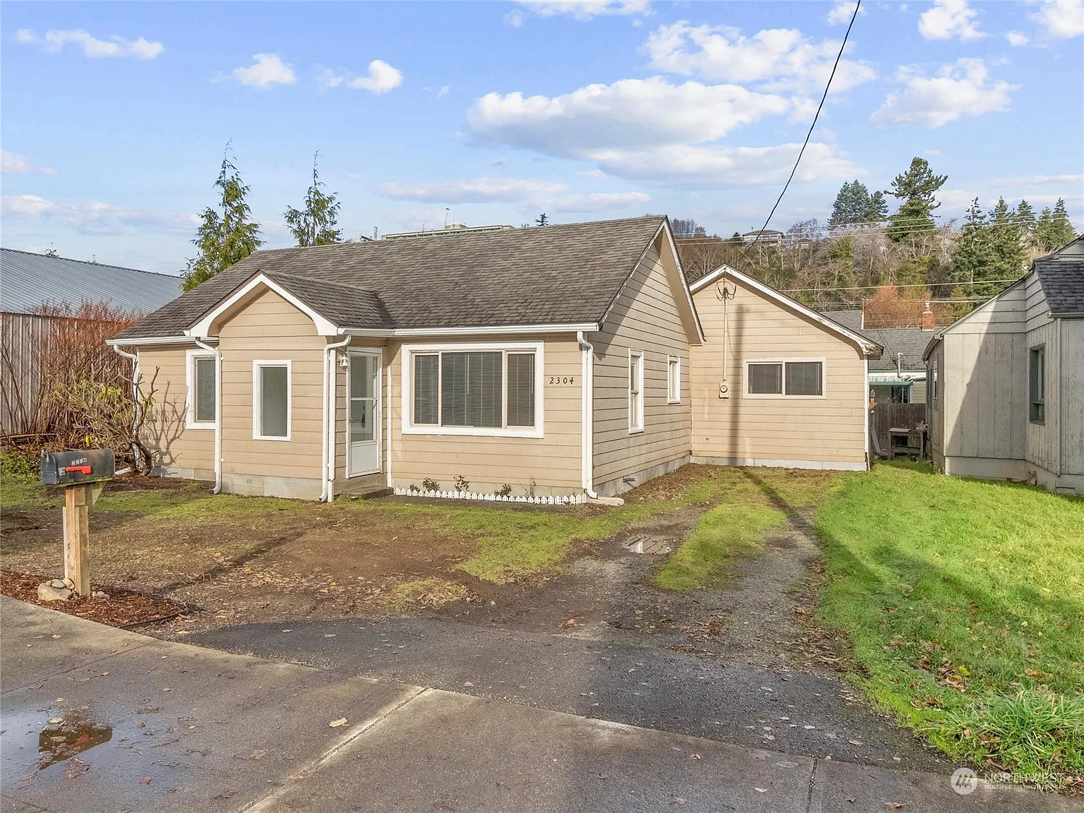 2304 Sumner Avenue photo 1
