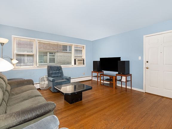 3rd image of 837 Lathrop Ave APT 1E