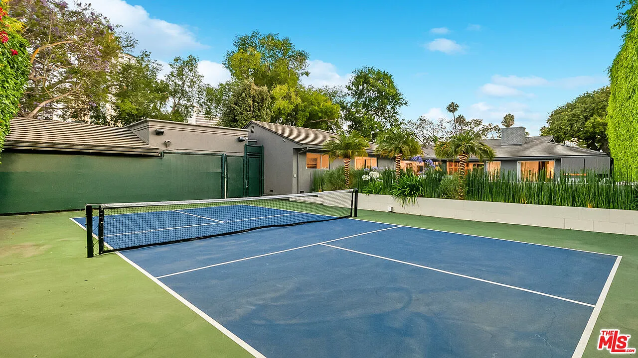 6 bed, 6.0 bath, 4645 sqft, $50,000 — Photo 1