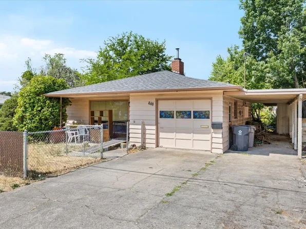 440 NE 12th St, Grants Pass, OR 97526