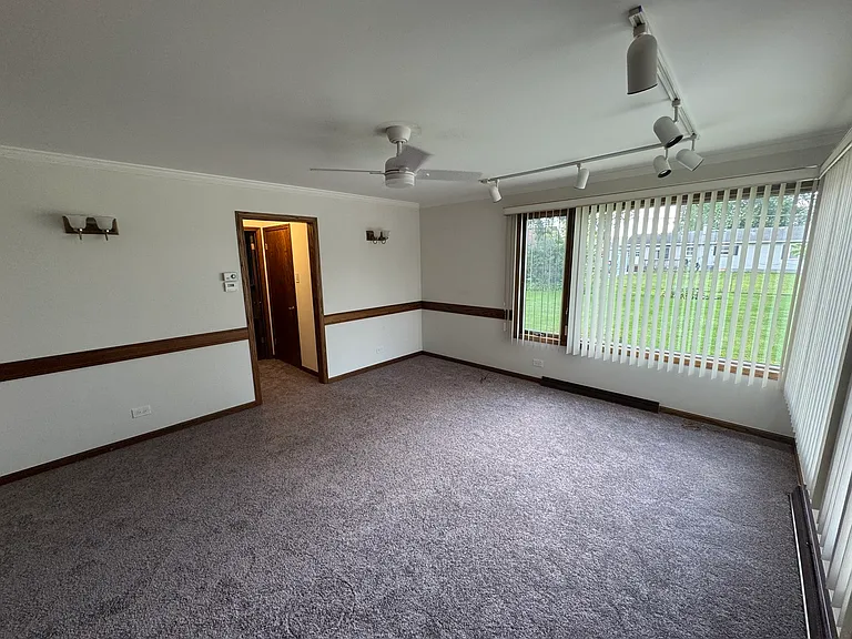 11920 S Springfield Ave — Photo 3