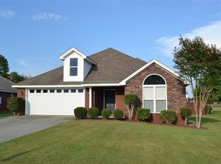 106 Charleston Dr, Elmore, AL 36025
