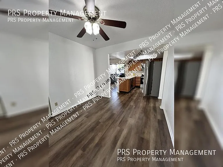 329 E Ambassador Dr — Photo 16