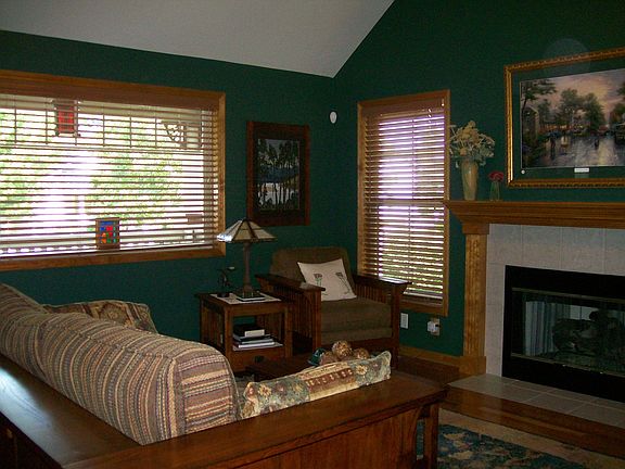 LR  w/ heat fireplace logs