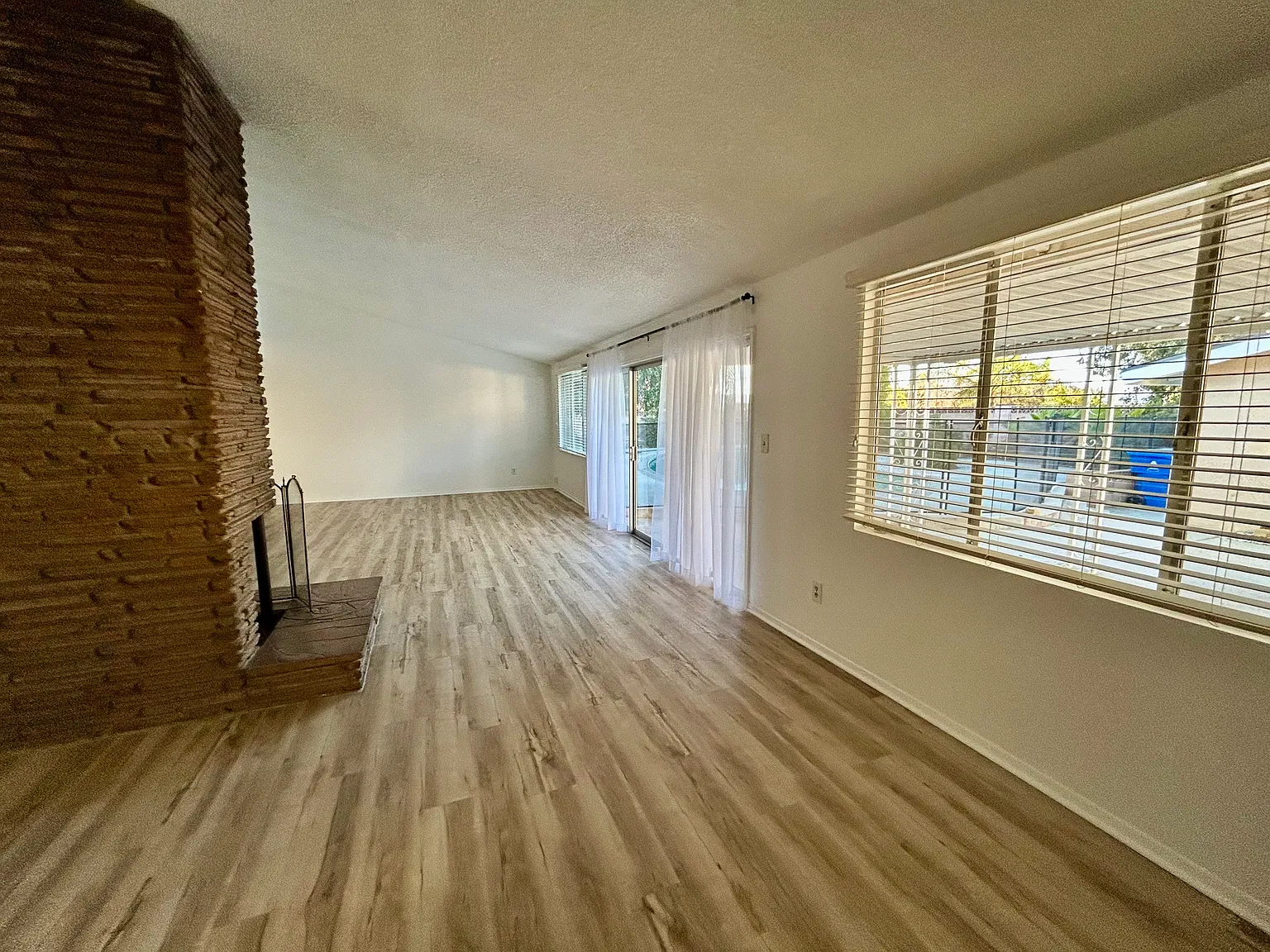 3 bed, $4,495 — Photo 3