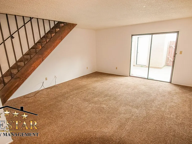 201 Jardin Ct — Photo 4