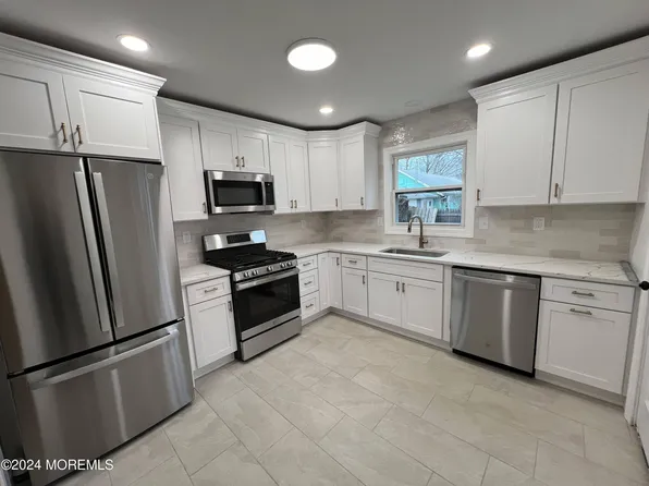 42 Woodside Avenue, Keansburg, NJ 07734