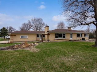 1709 Brookside Dr, Cedar Falls, IA 50613