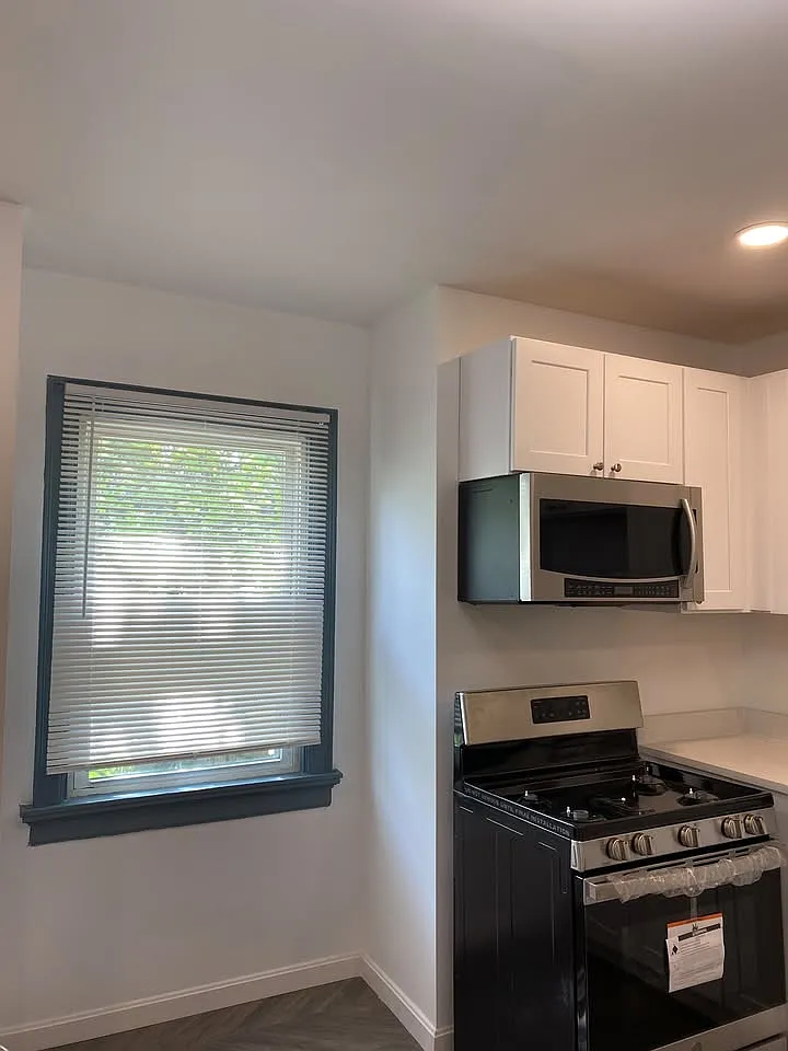 3 bed, $2,360 — Photo 3