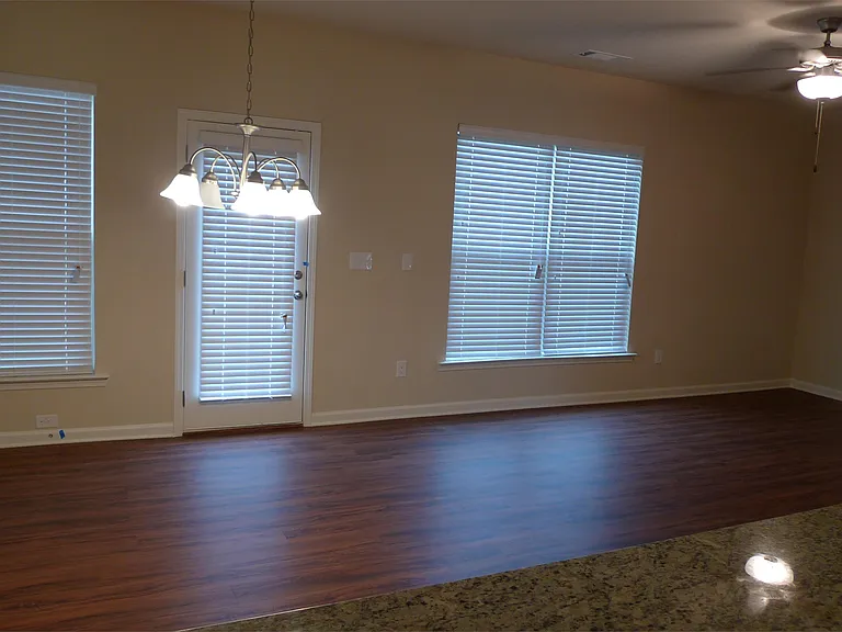 92 Greenfield Dr — Photo 2