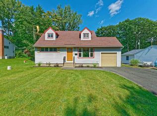 15 Bridle Path, Albany, NY 12205